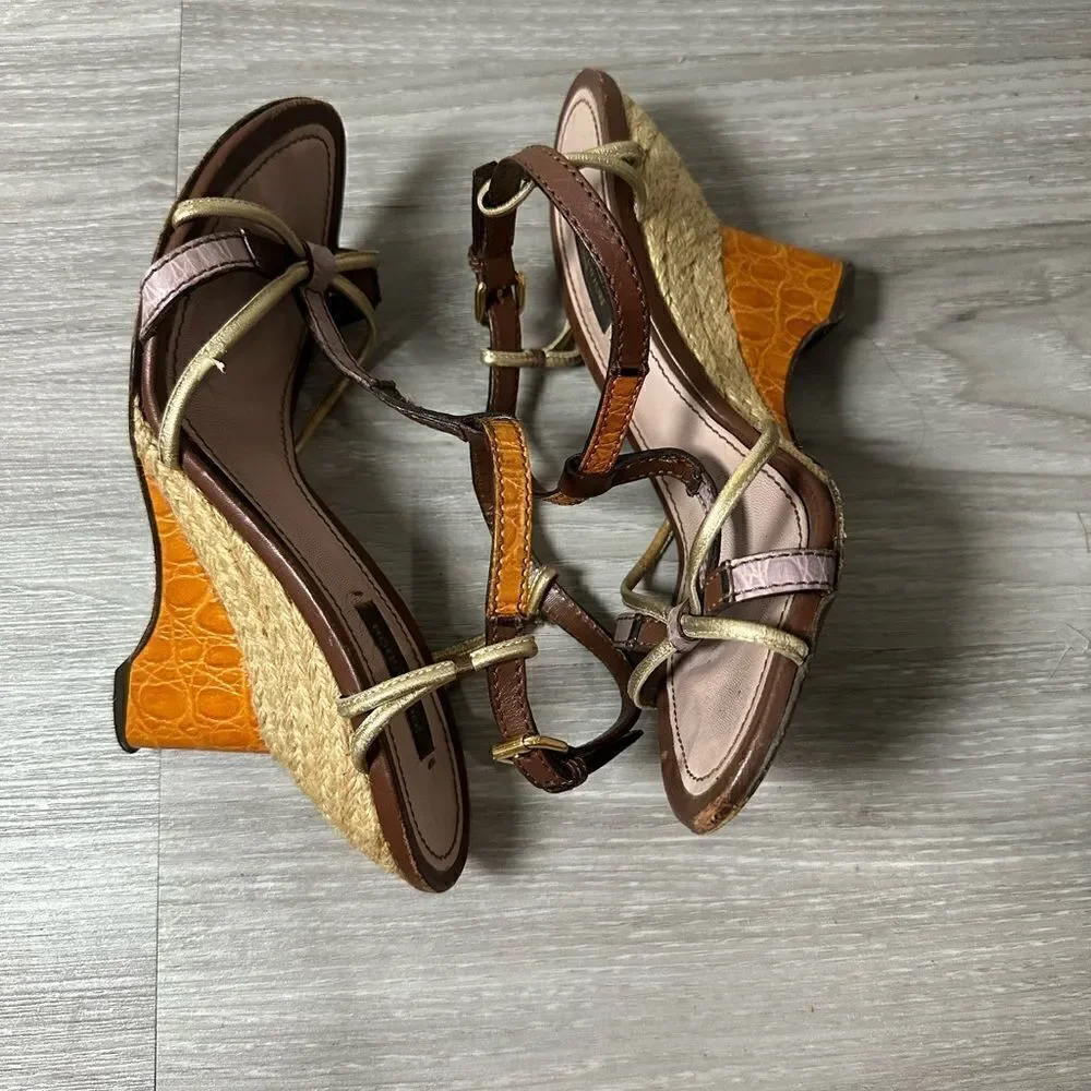 Louis Vuitton Wedges size 35 1/2